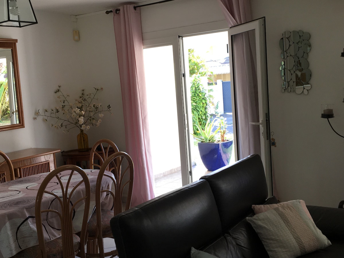 Propiedad de Airbnb exitosa: Villa, garden, pool, veranda: pure happiness! en Saint André