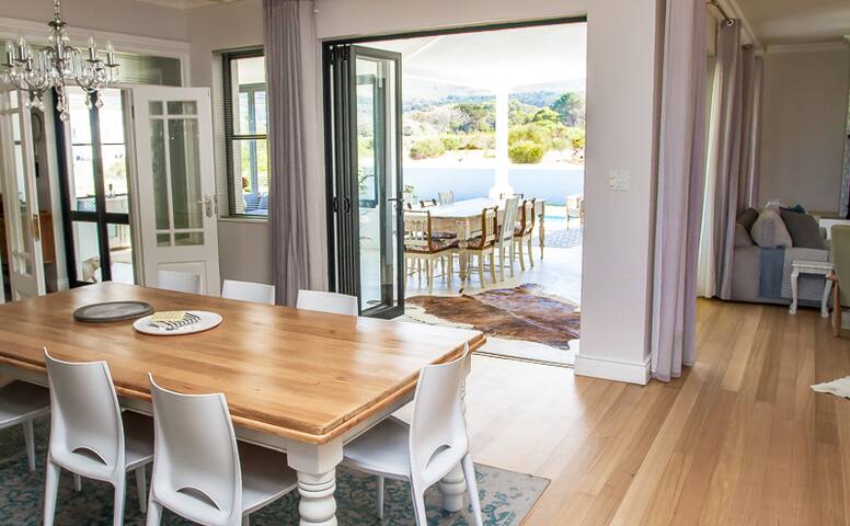 Family home in the heart of noordhoek gallery image 4