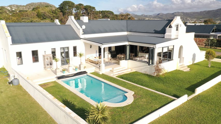 Family home in the heart of noordhoek