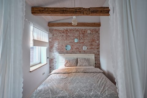 Historic Brick house with terrace!
