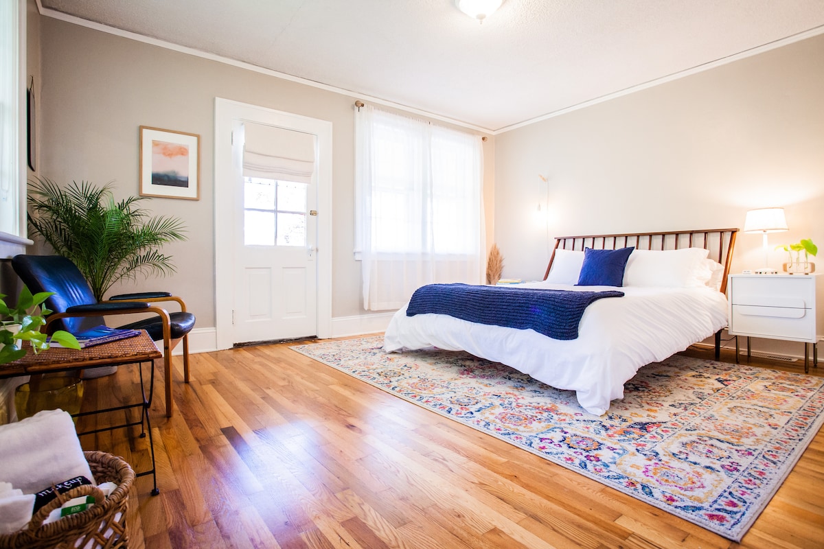 The third bedroom is the most spacious. Although there's no closet, we do provide a wall rack with hangers, full length mirror, comfy reading chair and an assortment of local books to enjoy. 