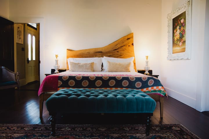 The Ella Norah room is a downstairs elegant bedroom.  Bench, Day Bed  Desk, and 2 chairs.