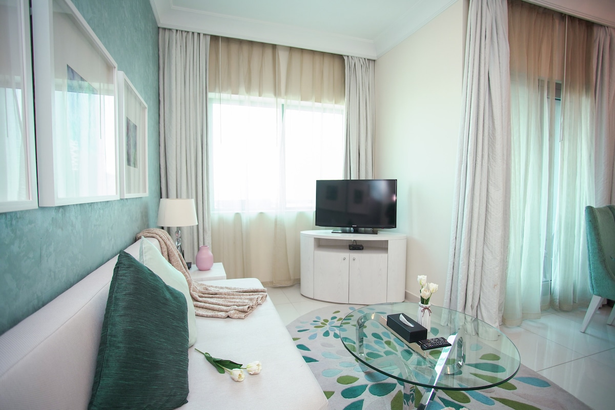 1 Bedroom Furnished Apartment with Burj Khalifa View · V 4