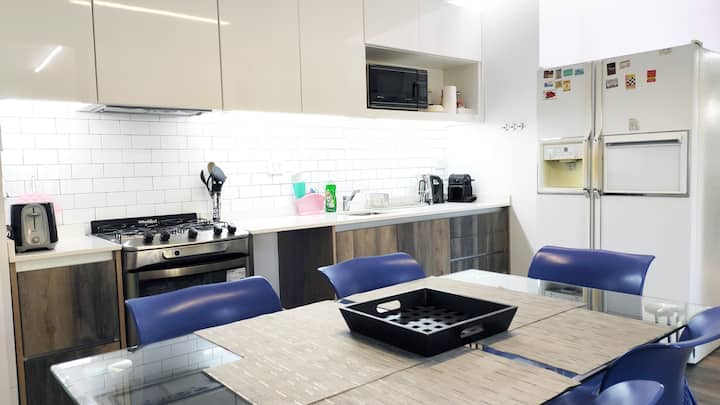 Apartamento reformado de 2 ambientes com duas varandas em Florida