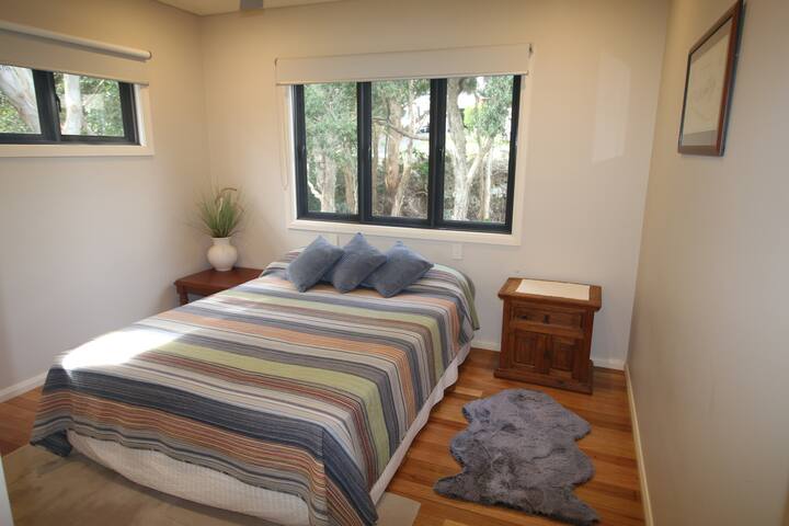 Group Friendly 5 Bed House + Amazing Lake Views gallery image 3