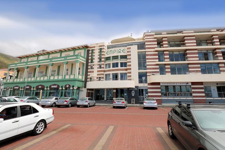 Three-Bedroom Penthouse with Panoramic Ocean Views gallery image 4