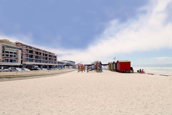 Three-Bedroom Penthouse with Panoramic Ocean Views gallery image 3