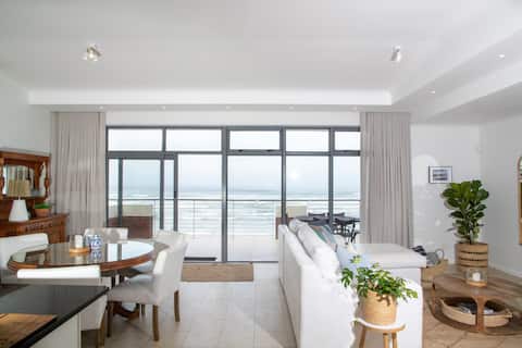Three-Bedroom Penthouse with Panoramic Ocean Views