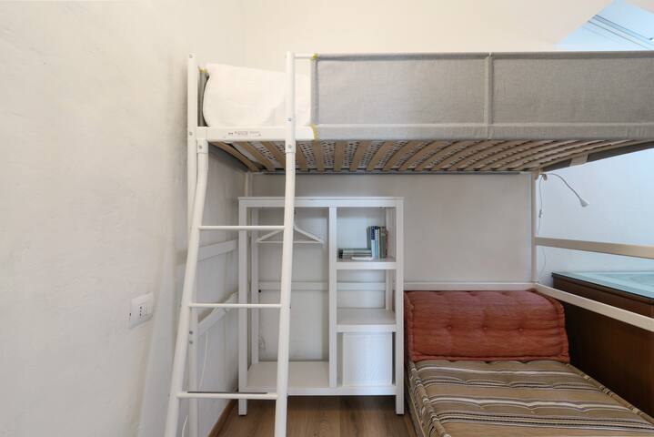 Bright, quiet, cozy home in Città Studi gallery image 4