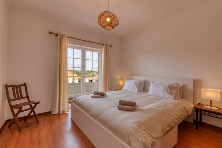 Letto matrimoniale grande con accesso al balcone