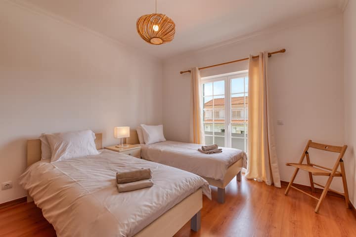 Due letti singoli e accesso al balcone anteriore