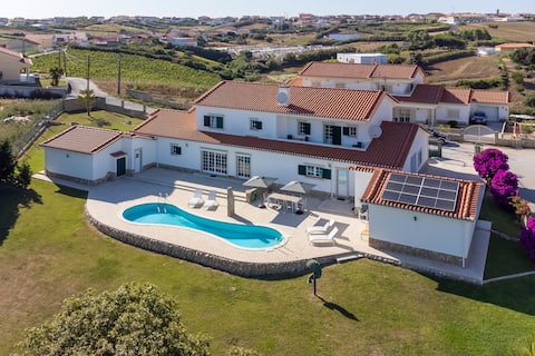 Villa Casa Branca l Spacious Retreat with Pool!