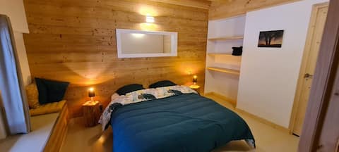 Large cottage 9/14 pers old farm Bauges 162m2