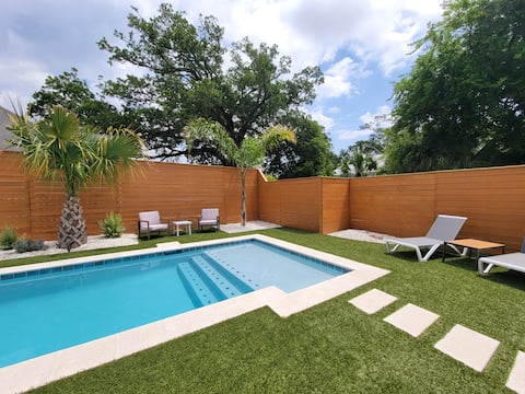 Popular Airbnb listing: Tabby Shack SSI - heated POOL, 3b/2ba, allows dogs in Golden Isles