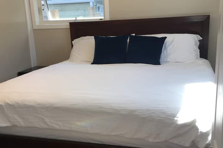 4ª camera da letto con un comodo letto king-size