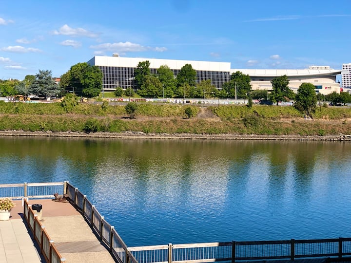 Waterfront Pearl , Awesome Views, W/parking - Portland, OR