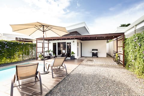 Modern Stylist 3 BR Beach House, w/Private Pool