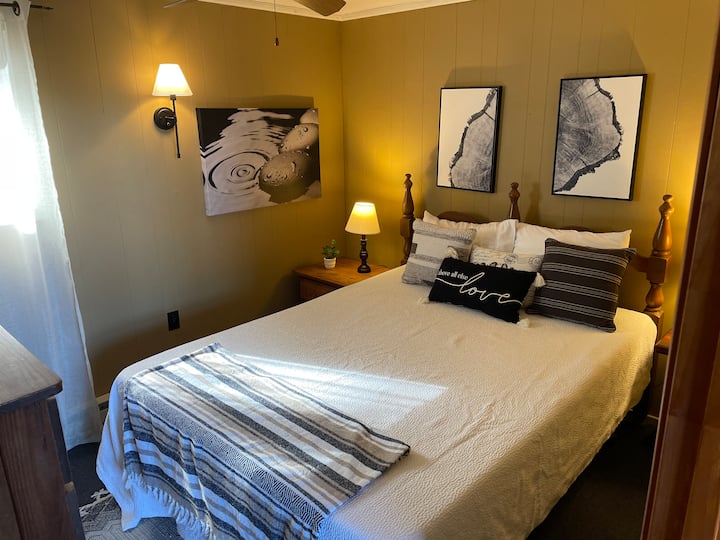 Bedroom-Queen Bed