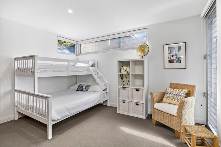 Druga spavaća soba s tri kreveta