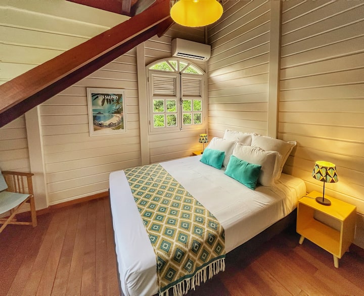 واحدة من غرف النوم الخمس غرفة في الطابق العلوي 