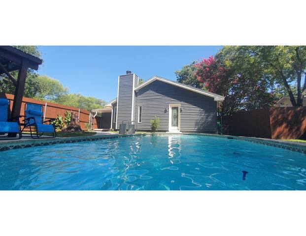 Hidden Heated Poolside Paradise Oasis King Bed Spa gallery image 5