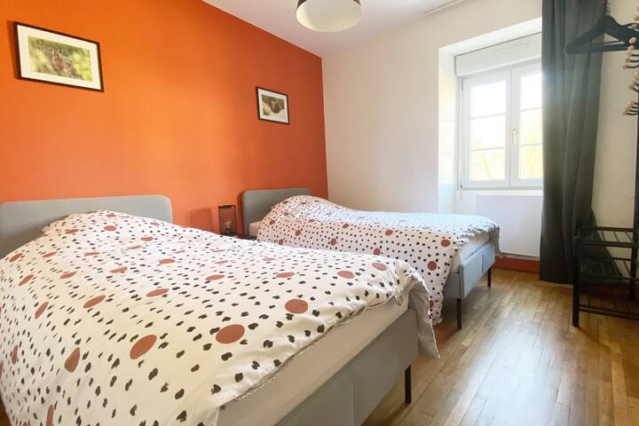 соба од теракота 2 двокреветни кревета 90X200