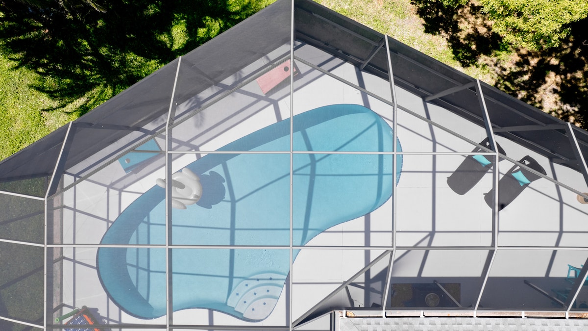 Luxury 4BR | Private Screened Pool | Near AMI – Photo 11