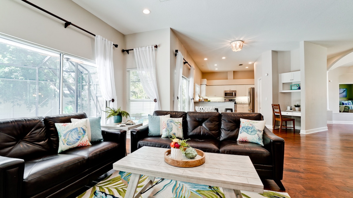Living, lounging, cooking—our space does it all. Enjoy every moment in style and comfort.