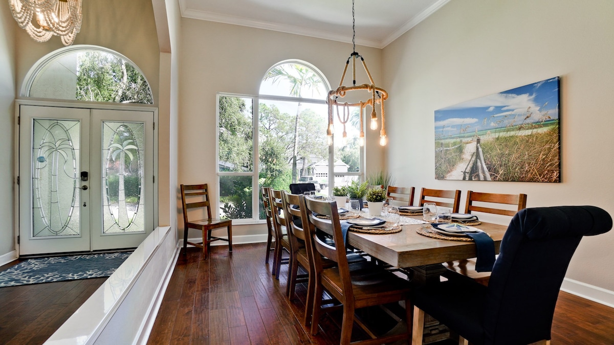 Luxury 4BR | Private Screened Pool | Near AMI – Photo 8