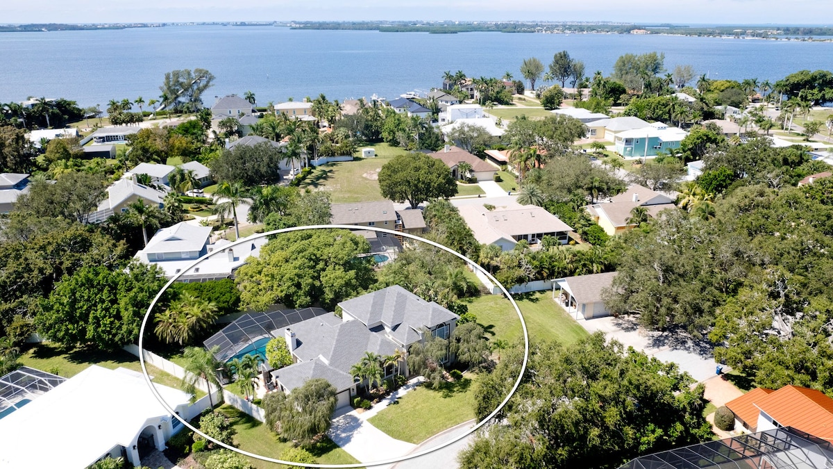 Luxury 4BR | Private Screened Pool | Near AMI – Photo 6