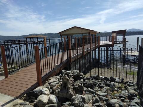 Stunning Lake front/ Private Beach/ Docks, Kayaks