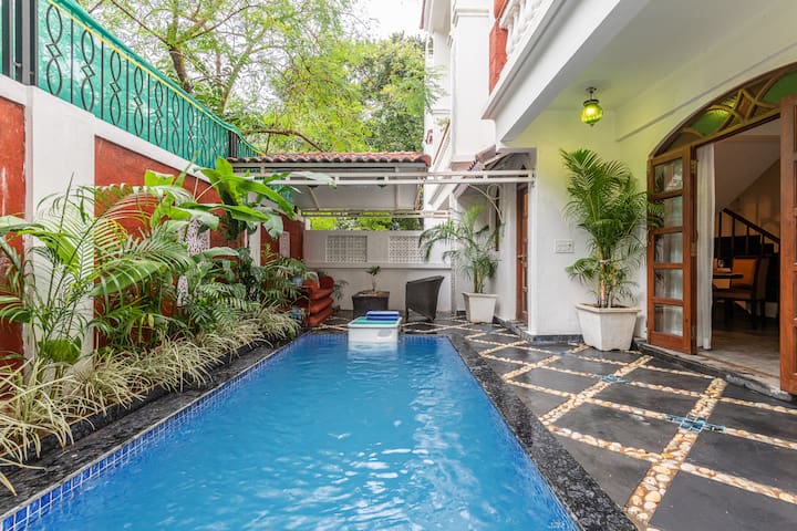 Luxurious 4BHK Villa with a Pool at Candolim
