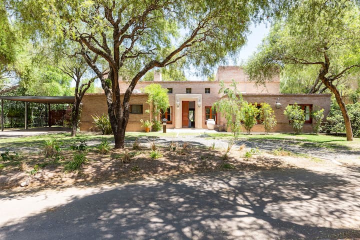 Entire home with 3 bedrooms in Cordoba - Cordoba El Bosque, Villa Warcalde