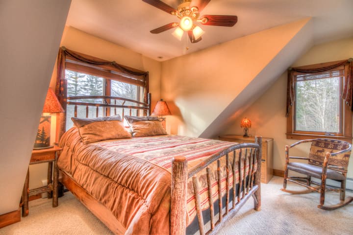 Camera da letto n. 2. Casa principale, secondo piano. Letto matrimoniale. Splendida vista!