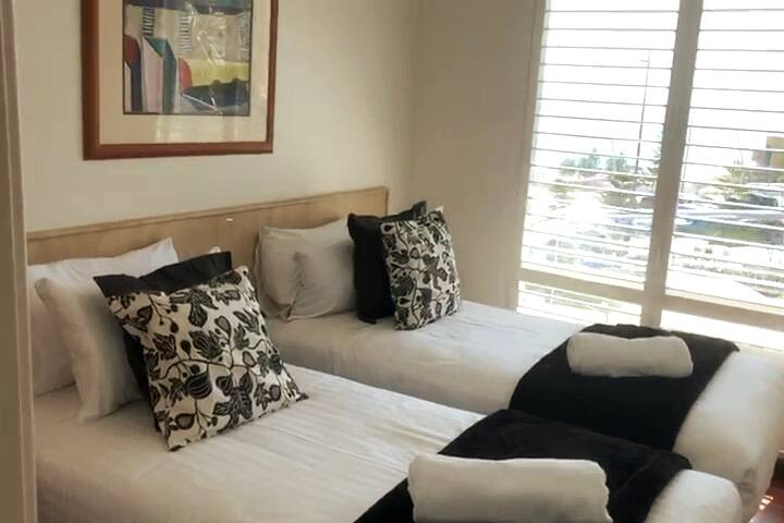 Scarborough Beach Front Resort – Shell Thirteen gallery image 4