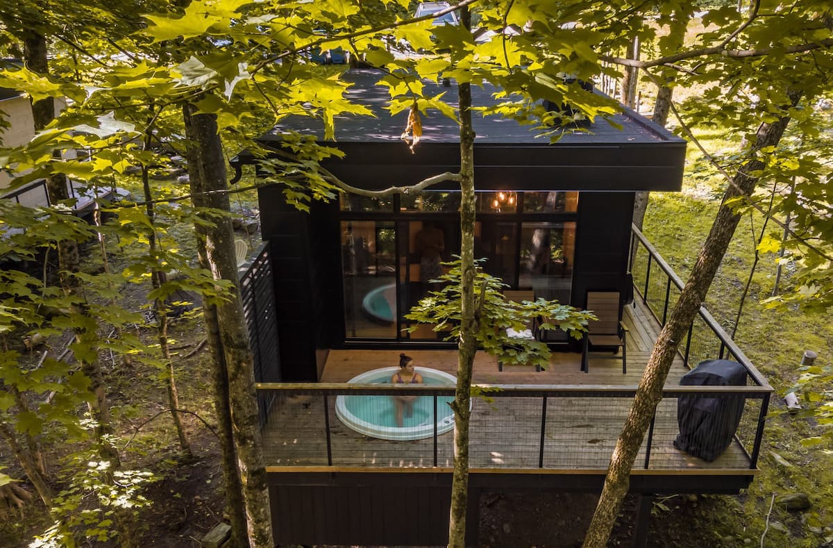 Cabin Sutton, Sutton