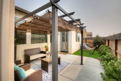 Clovis House| 3 Bed: 2 Bath| Hammock| 2 Car Garage