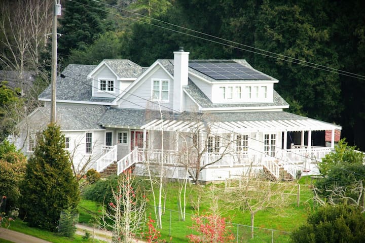 Family Farmhouse gallery image 2