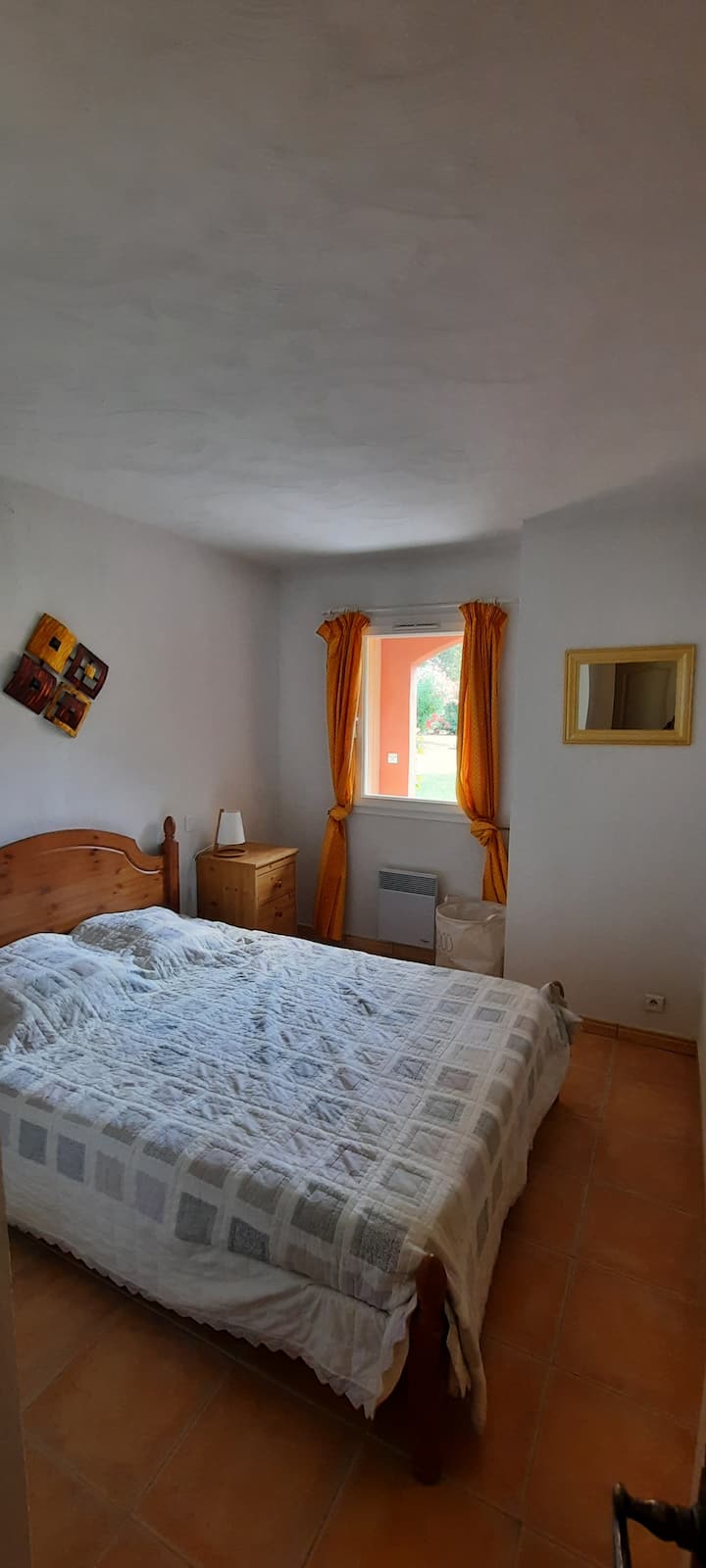 2 jednolôžka 90 x 190
1 dvojitá skriňa