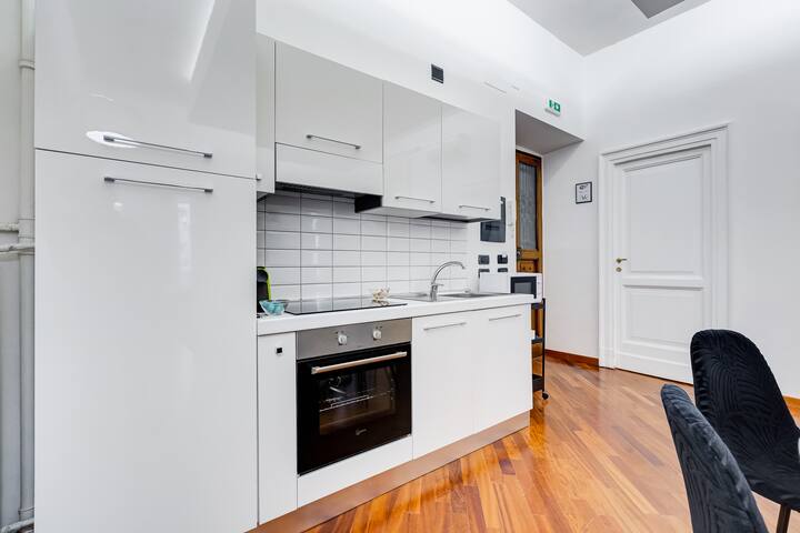 BDC – Spanish Steps Gold 2bdr suite gallery image 5