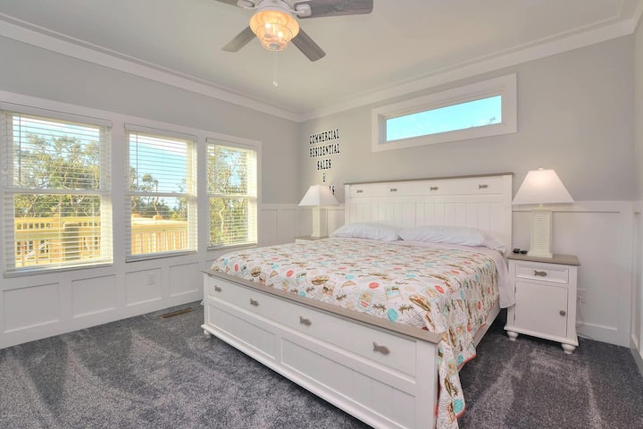 Bedroom #1: First floor, primary suite, king bed & attached bath with shower & tub