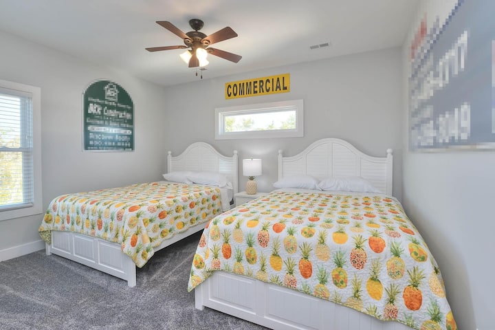 Bedroom #3: First floor, two queen beds & attached Jack n Jill bath 