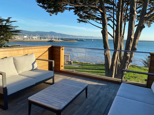 Luxury Ocean Front & Harbor View Home gallery image 4