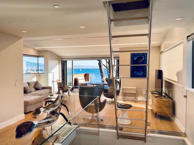 Luxury Ocean Front & Harbor View Home gallery image 2