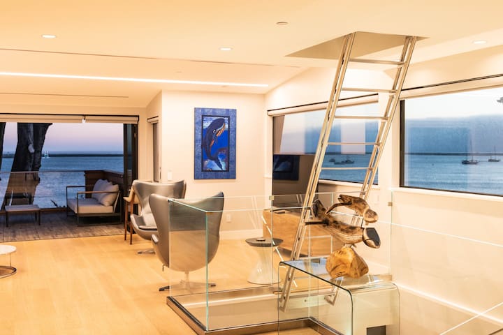 Luxury Ocean Front & Harbor View Home gallery image 3