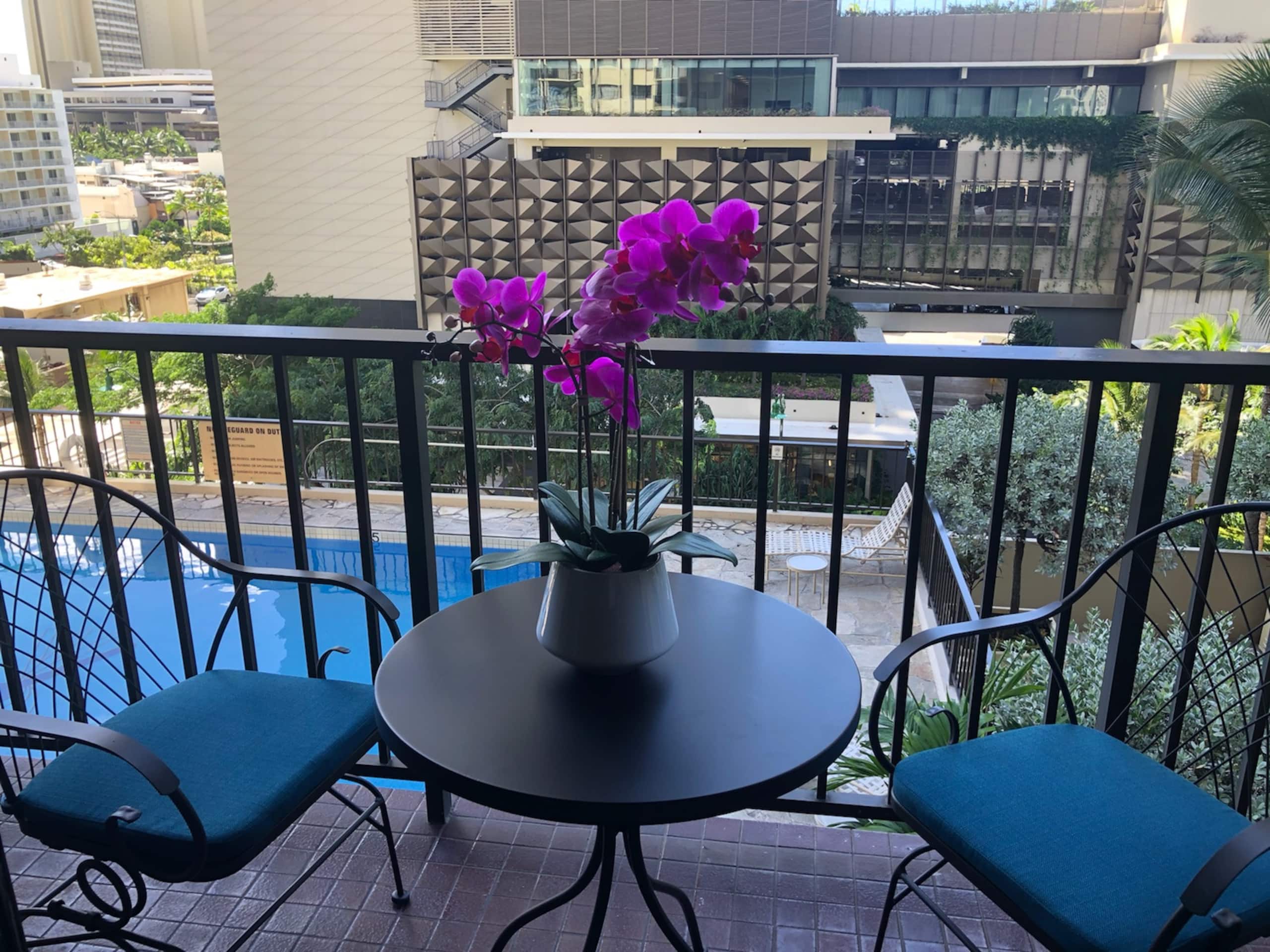 Condo in Honolulu · ★4.93 · 1 bedroom · 3 beds · 1 private bath - Image 1