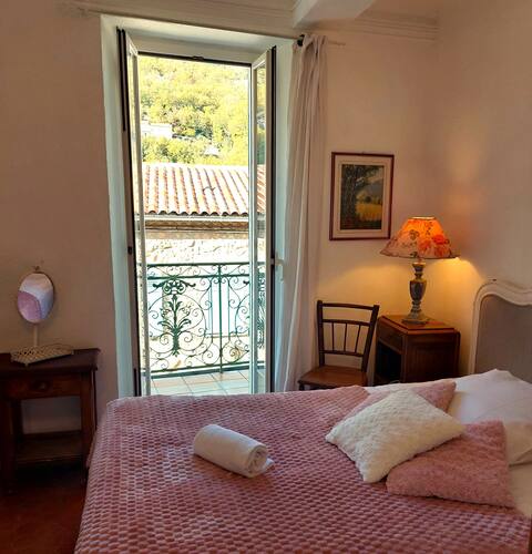 Magali Rooms 1 and 2 for 3 people, 2 bathrooms.