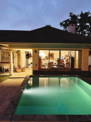 Beautiful Cape Town spot w/ a bright & happy feel!