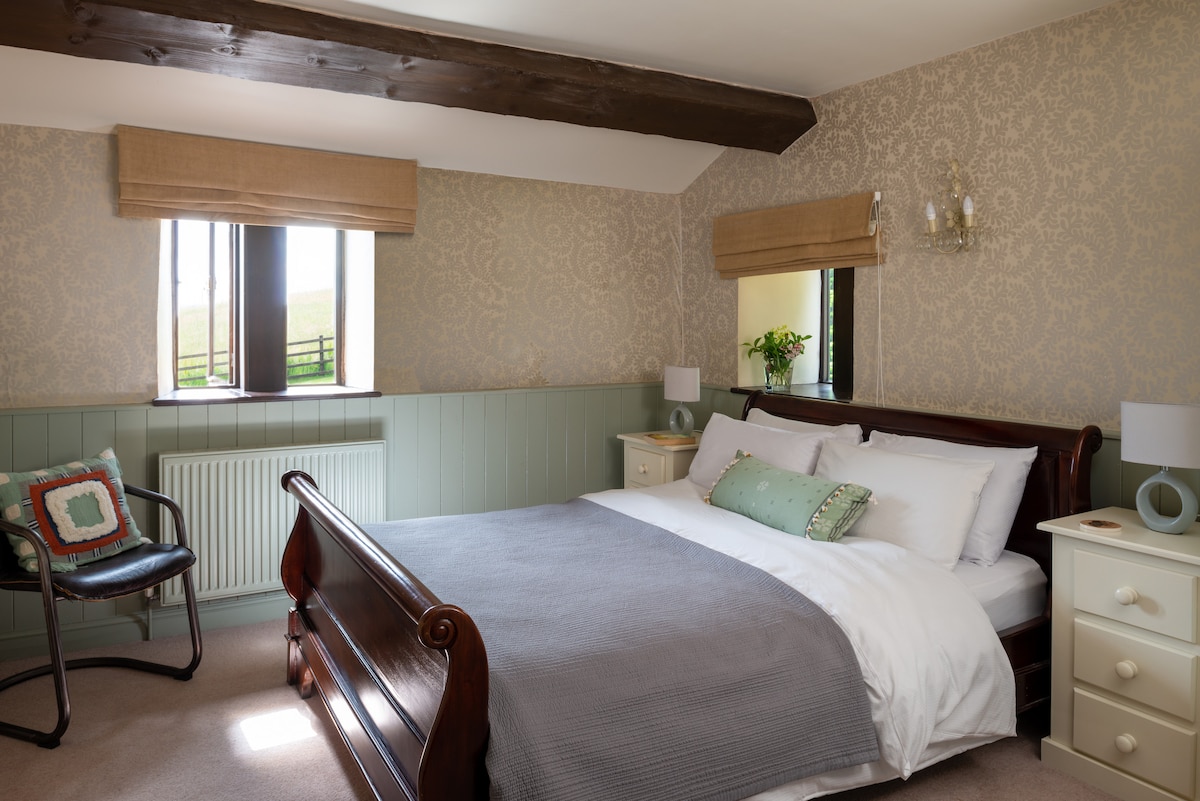 King bedroom....wake up to a proper view over 40 miles of stunning Yorkshire countryside.