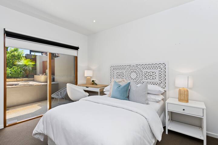 Spacious courtyard-view Double bedroom with reverse-cycle A/C, beautifully appointed with hotel quality sheets and bath towels.